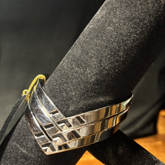 House of Harlow 1960 Chevron Leather & Metal Cuff Bracelet – Silver Tone – NWT - Picture 3 of 6